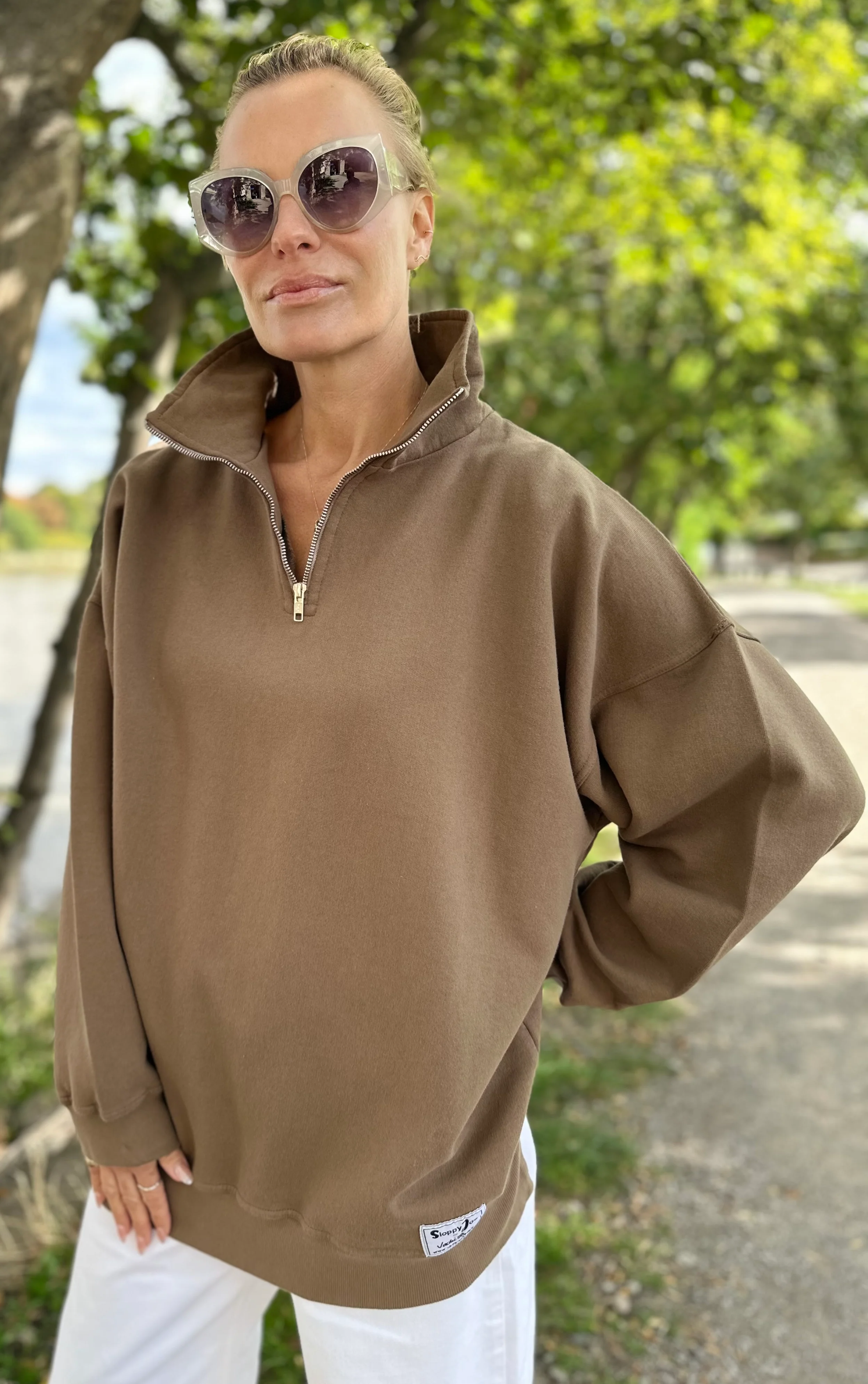 DIANA ZIP NECK - Chocolate - Image 3